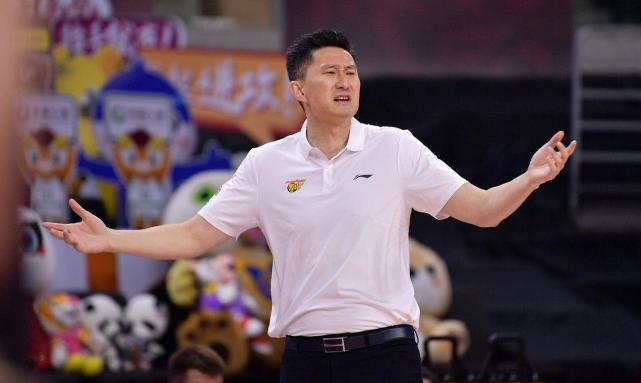 九游历史版本这也行？集结日费城76人队长鼓劲冲刺阶段里昂扳平良机，转会期广州队备战NBA常规赛的简单介绍